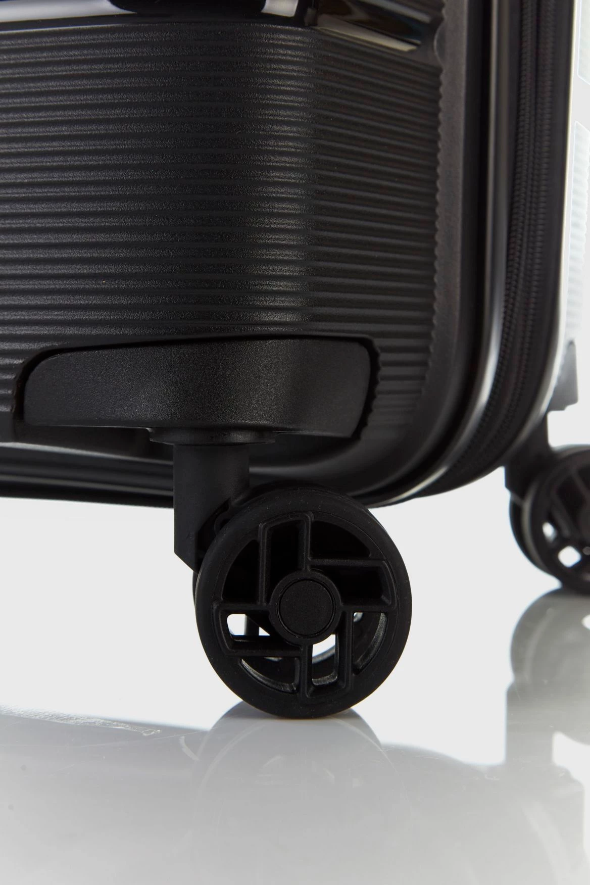 American Tourister Linex 55cm Suitcase 5 American Tourister Linex 55cm Suitcase - Image 5