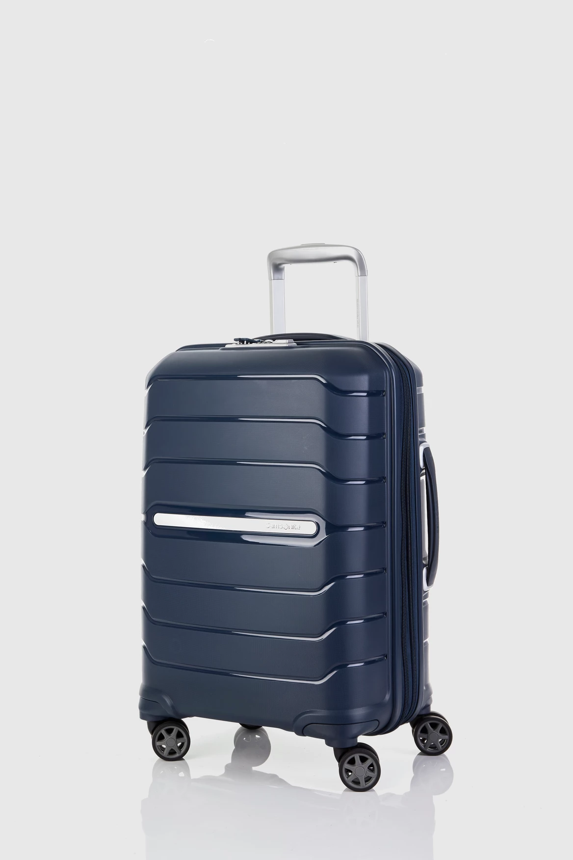Samsonite Oc2lite 55cm Suitcase 1 Samsonite Oc2lite 55cm Suitcase