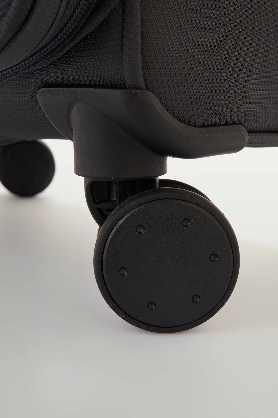 Antler Prestwick 80cm Suitcase 5 Antler Prestwick 80cm Suitcase - Image 5