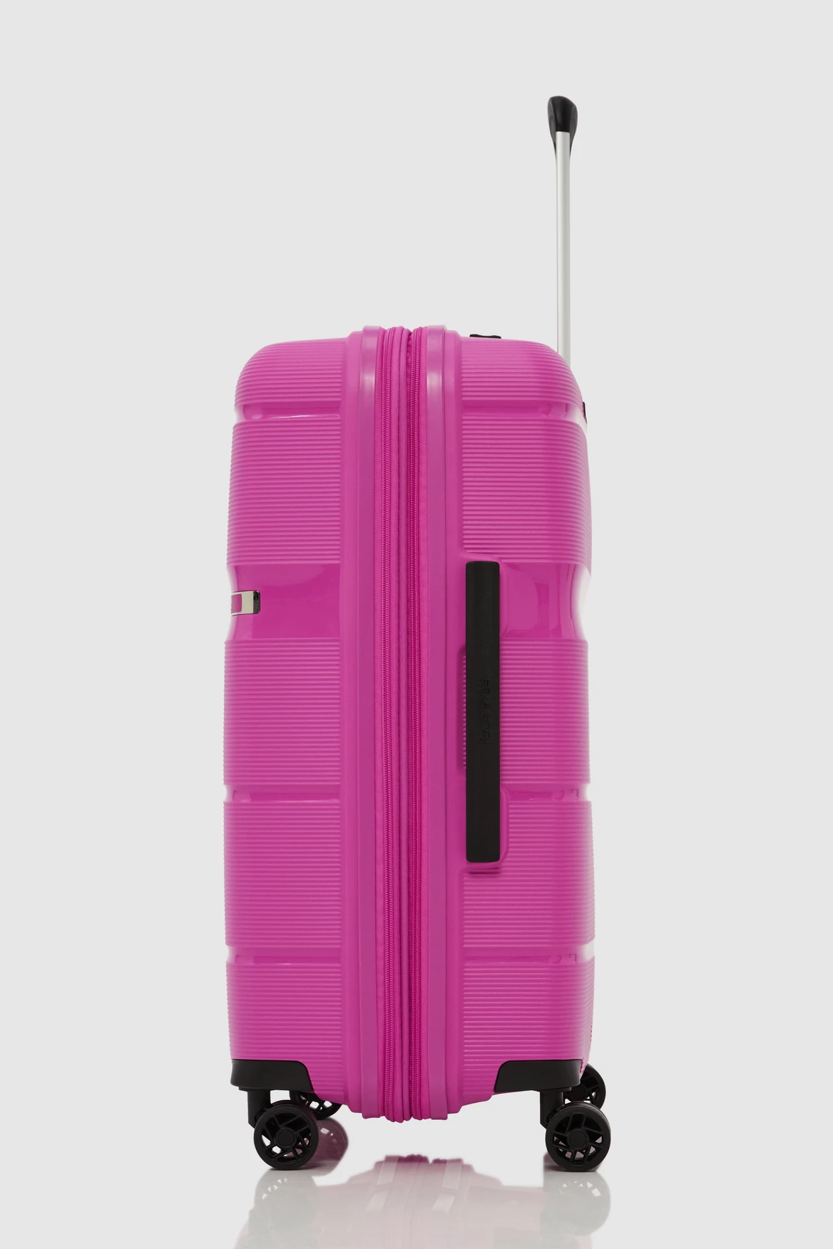 American Tourister Linex 66cm Suitcase 2 American Tourister Linex 66cm Suitcase - Image 2