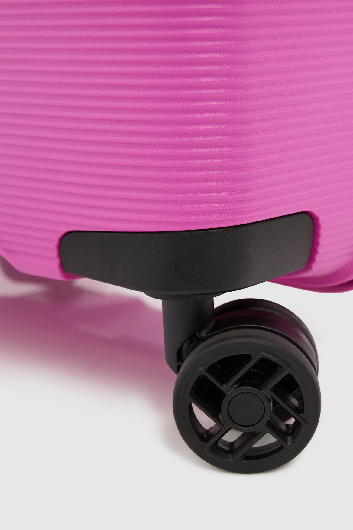 American Tourister Linex 66cm Suitcase 6 American Tourister Linex 66cm Suitcase - Image 6