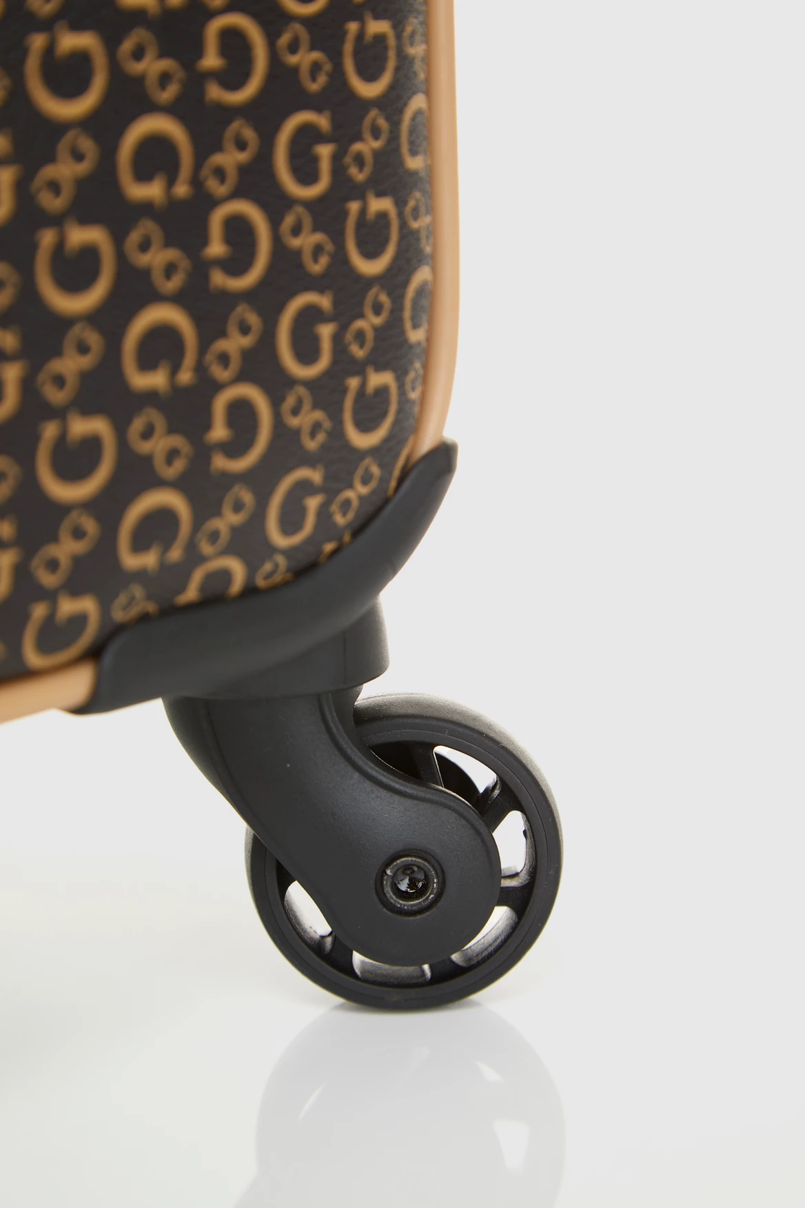 Guess Elisa 53cm Suitcase 6 Guess Elisa 53cm Suitcase - Image 6