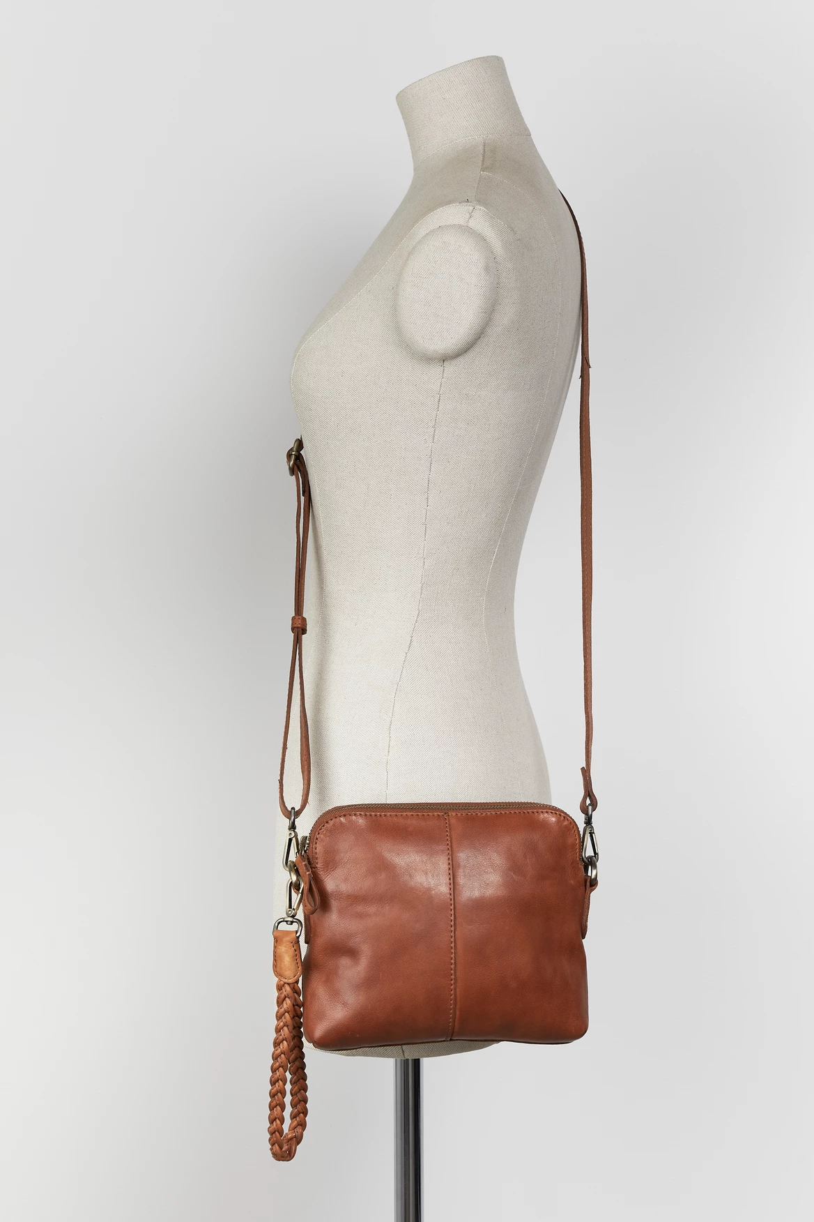 Skye Leather Twist Crossbody Bag 4 Skye Leather Twist Crossbody Bag - Image 4