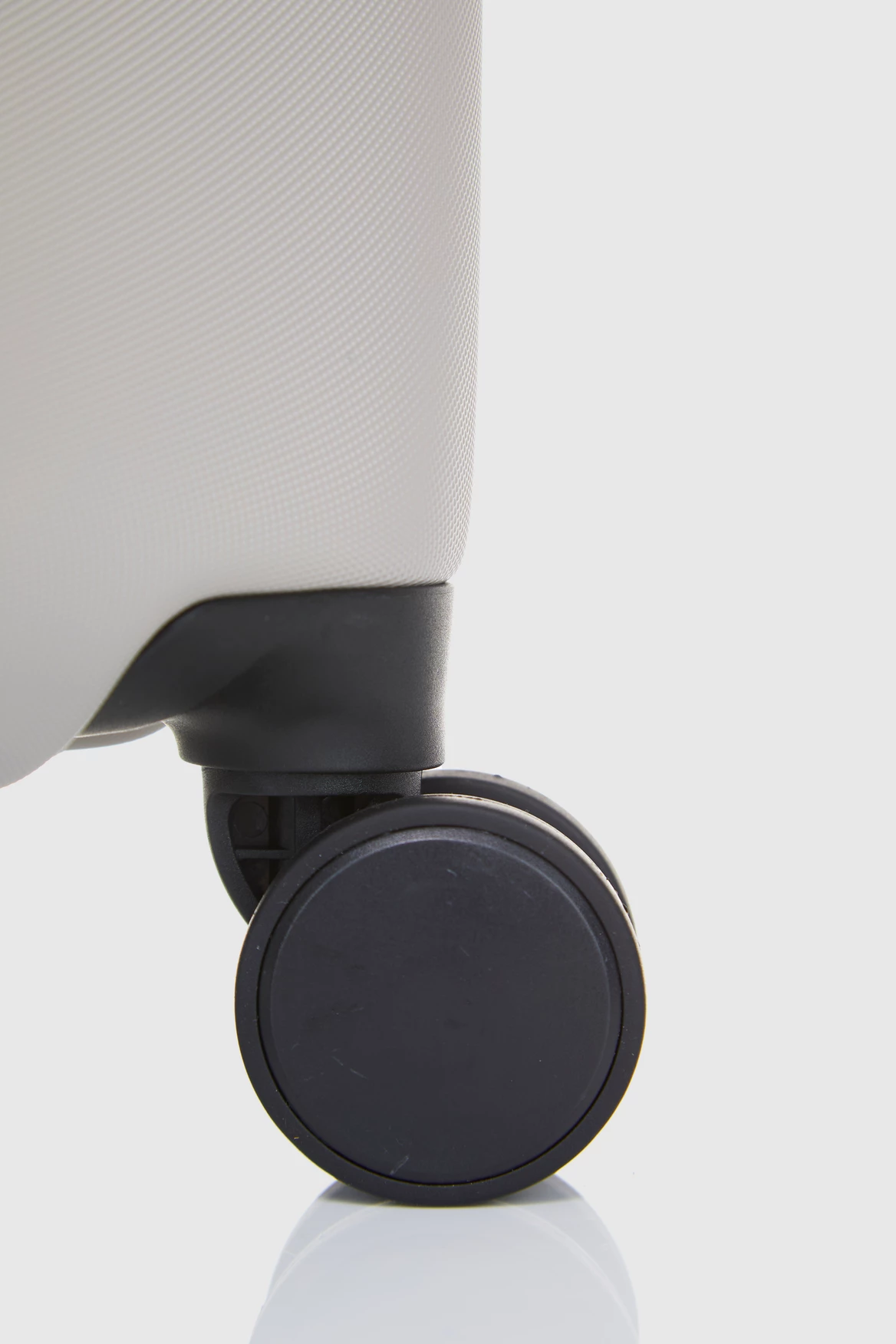 Wonda 65cm Suitcase 6 Wonda 65cm Suitcase - Image 6