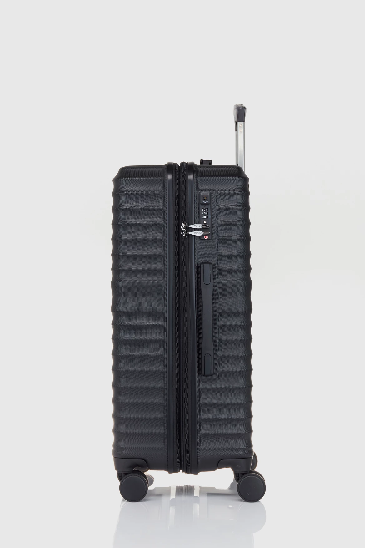 Berlin 68cm Suitcase 2 Berlin 68cm Suitcase - Image 2