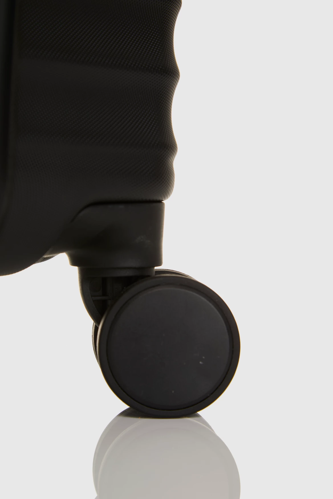 Berlin 68cm Suitcase 6 Berlin 68cm Suitcase - Image 6