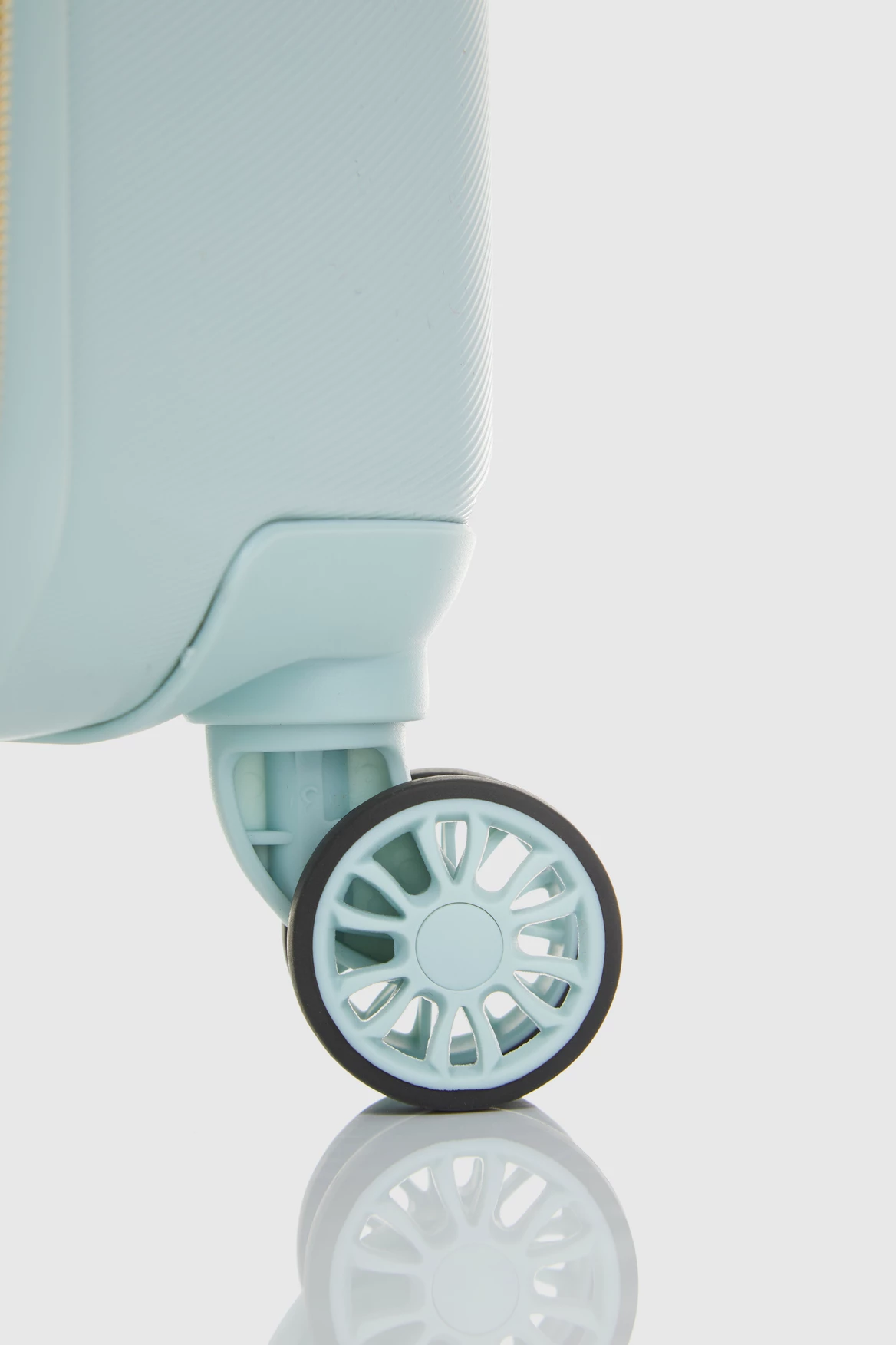 DKNY Bias 54cm Suitcase 6 DKNY Bias 54cm Suitcase - Image 6