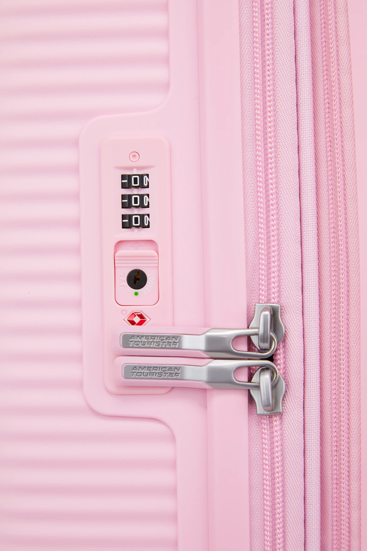 American Tourister Curio 2 69cm Suitcase 7 American Tourister Curio 2 69cm Suitcase - Image 7