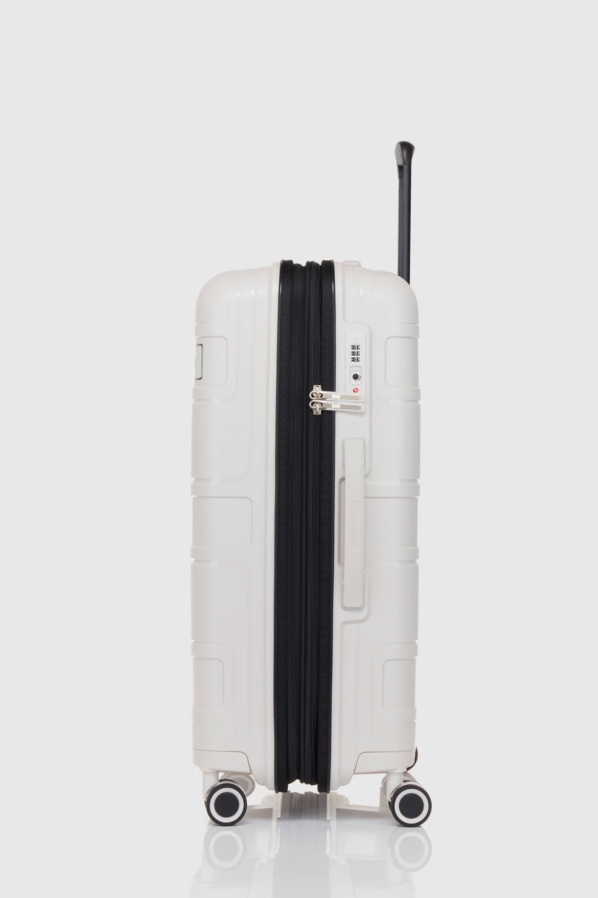 American Tourister Light Max 69cm Case 2 American Tourister Light Max 69cm Case - Image 2