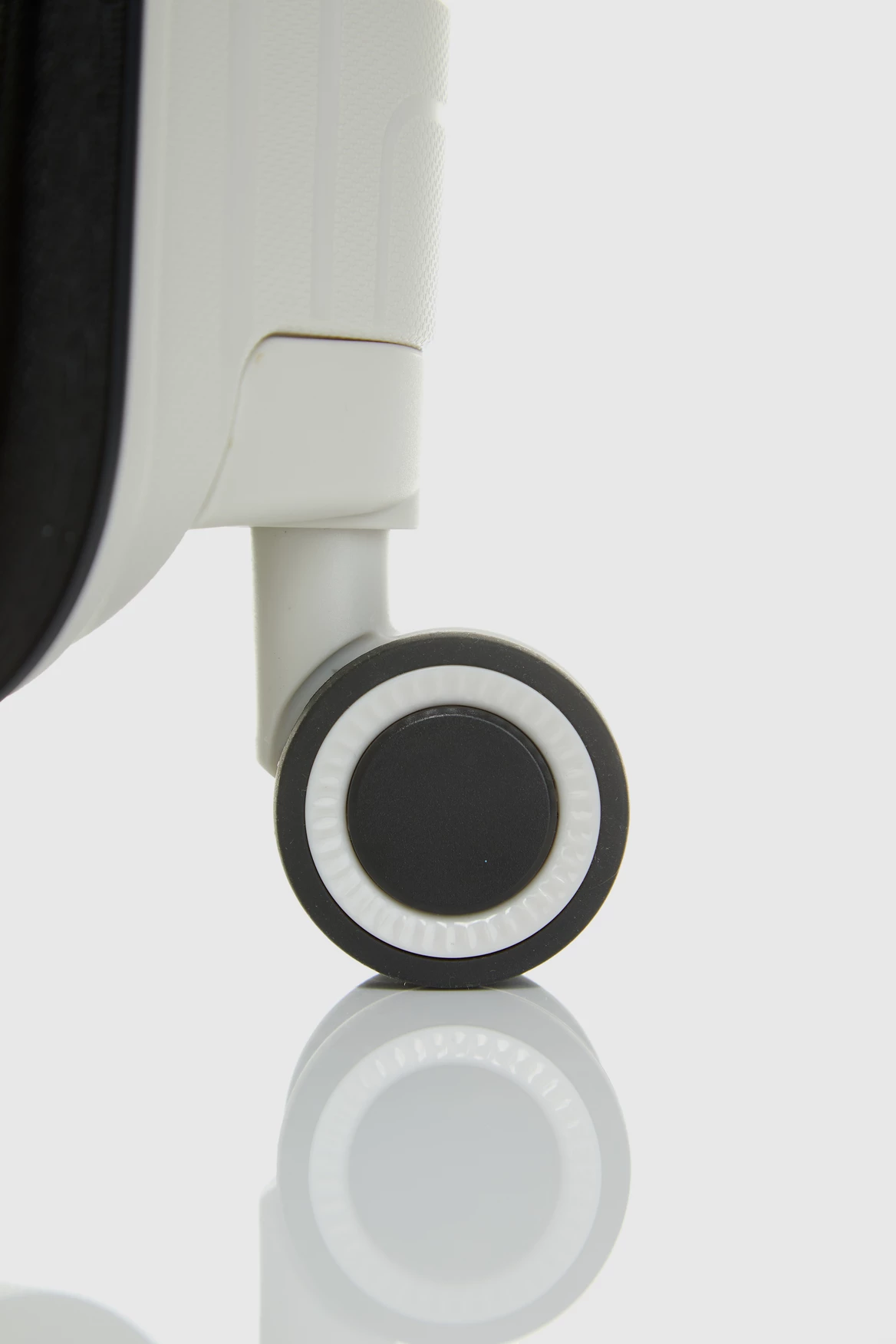 American Tourister Light Max 69cm Case 6 American Tourister Light Max 69cm Case - Image 6