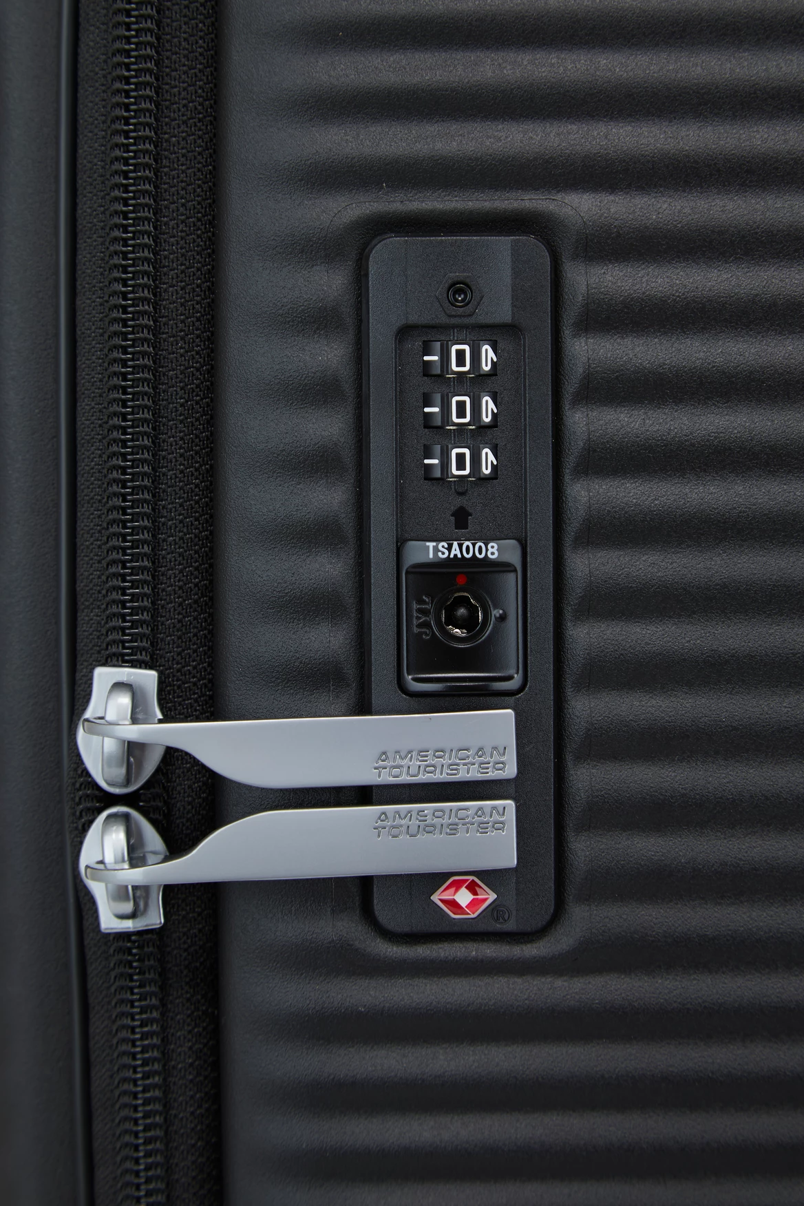 American Tourister Curio Book 75cm Case 7 American Tourister Curio Book 75cm Case - Image 7