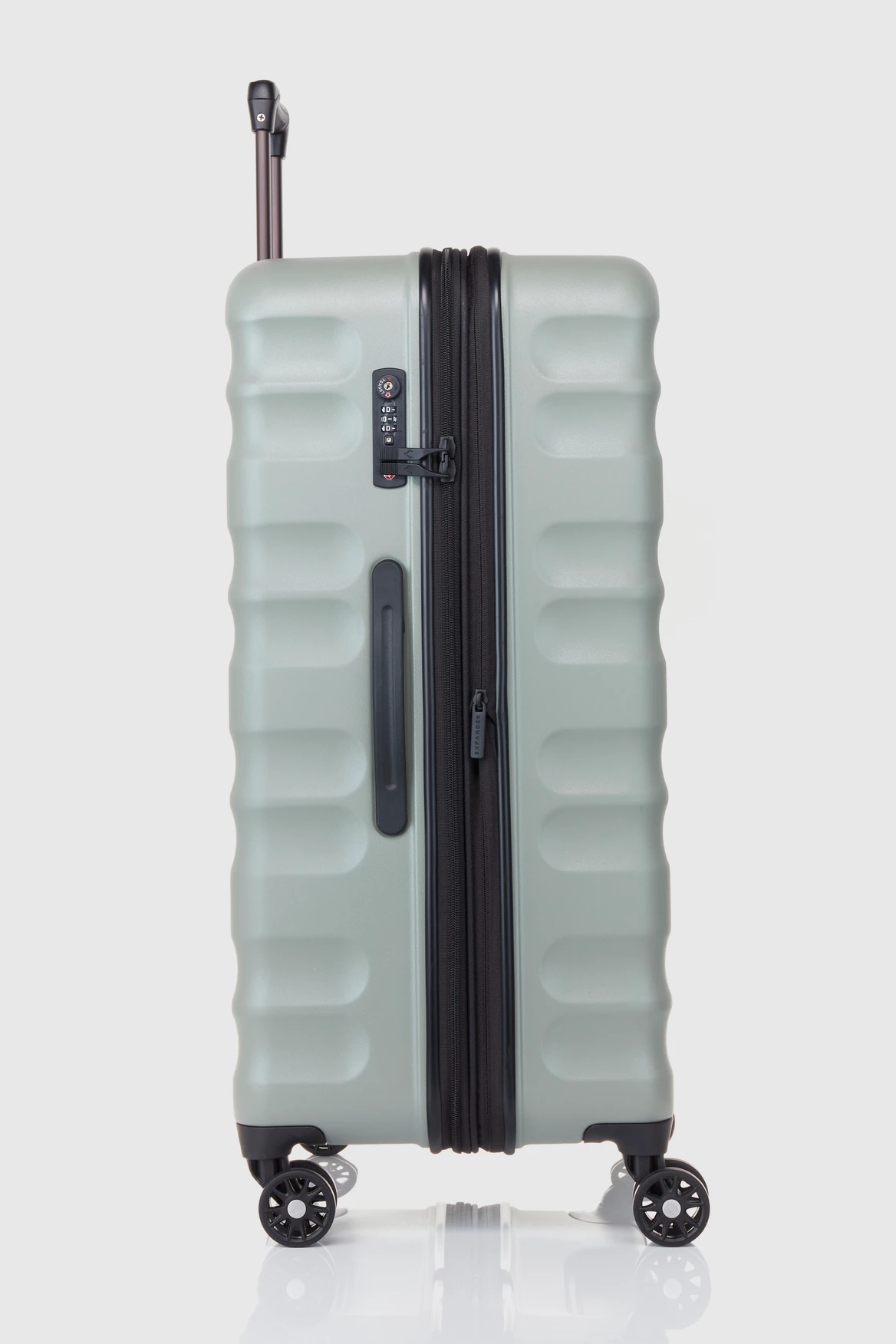 Antler Clifton 80cm Suitcase 2 Antler Clifton 80cm Suitcase - Image 2