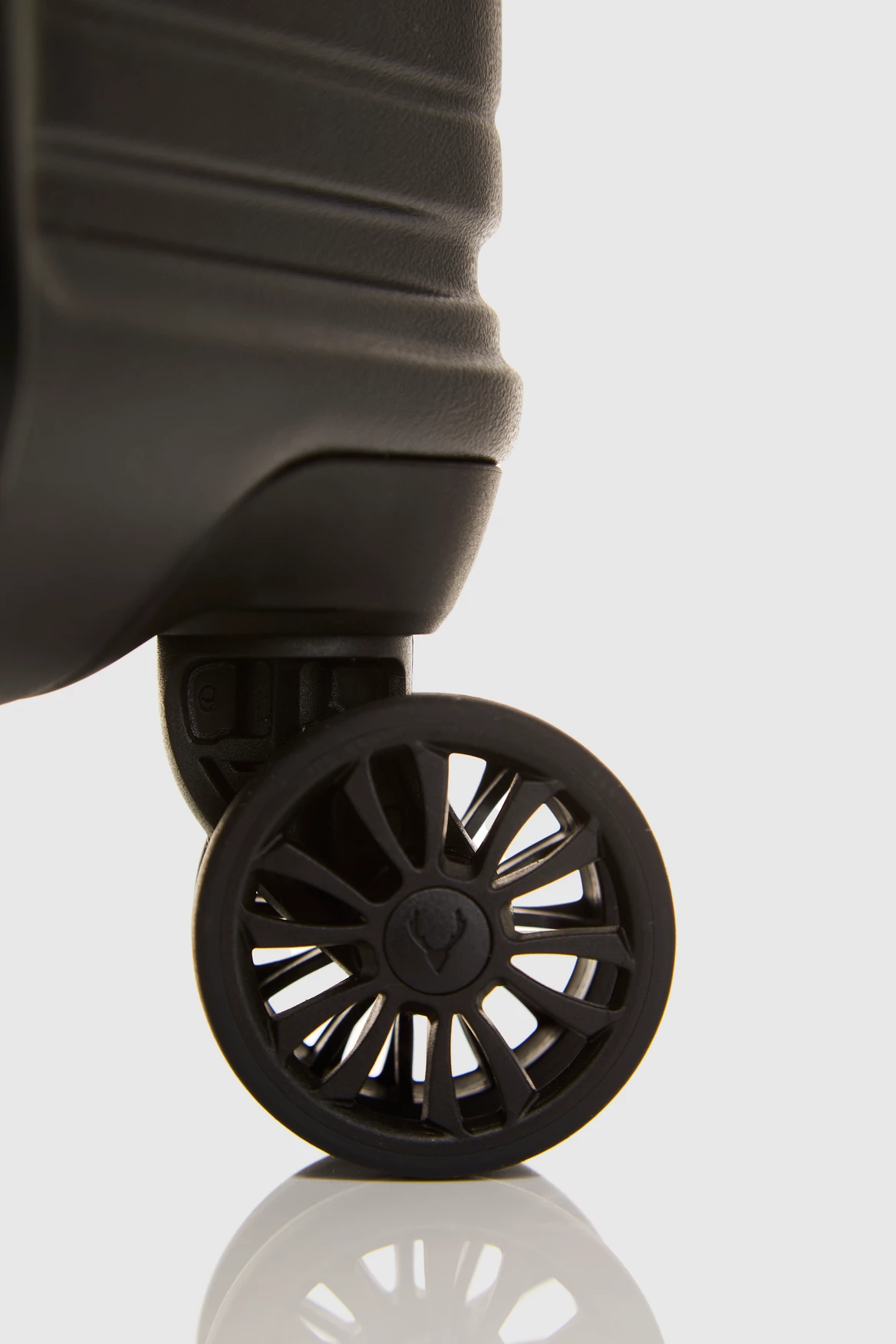 Antler Holcombe 68cm Suitcase 6 Antler Holcombe 68cm Suitcase - Image 6